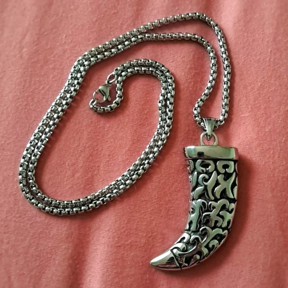 Horn Tusk Men's Pendant Necklace (23.5 Inches) in Black Oxidized Stainless Steel